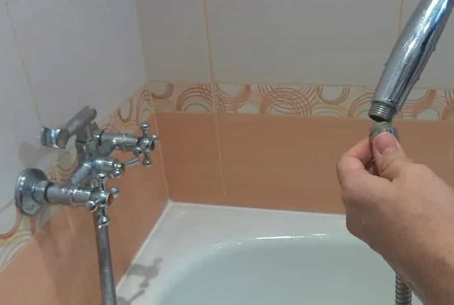 Dépannage baignoire remplacement flexible ou douchette à Lyon