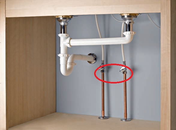 Réparer fuite tuyau alimentation eau chaude froide lavabo