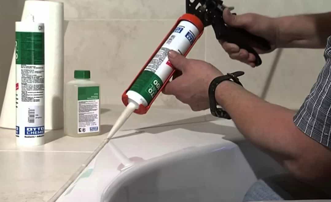 Comment réparer une fuite de baignoire au niveau d'un joint en silicone