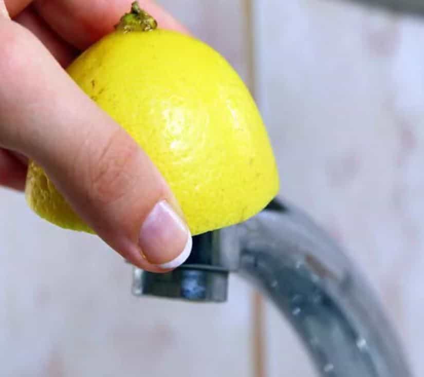 Comment détartrer son robinet sans le démonter à l'aide d'un citron